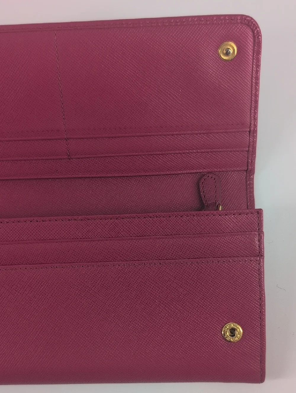 Prada Saffiano Wallet In Great Condition !